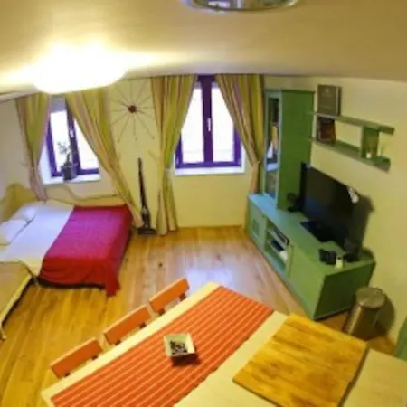 Maria In Old Town Apartment *